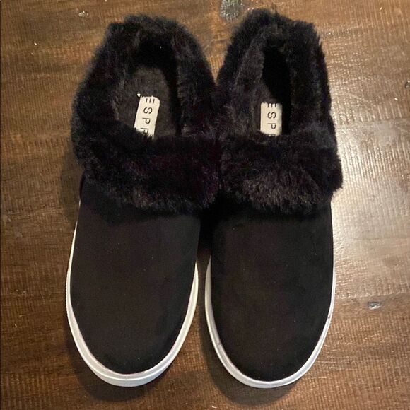 Esprit penny Black shoes with Faux Fur Trim and inside size - Picture 1 of 6